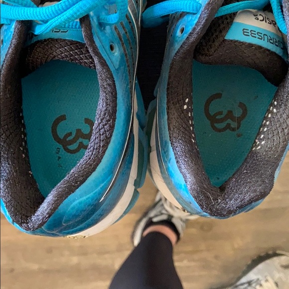 ASICS - Picture 3 of 3